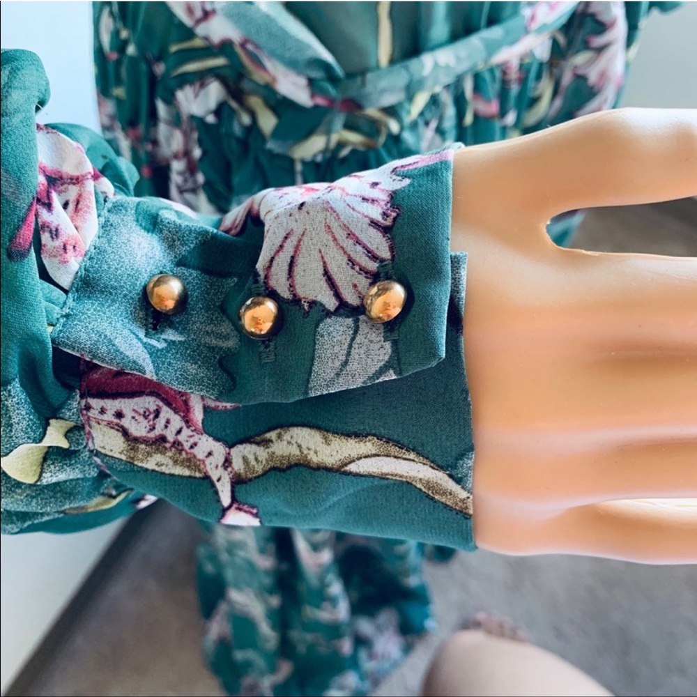 ❗️LAST ONE❗️Gorgeous Floral Dress Plus Size, 3X - Picture 6 of 8